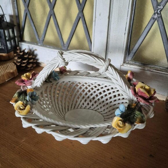 Vintage Capodimonte Style Ceramic Woven Basket of Flowers - Picture 5 of 10